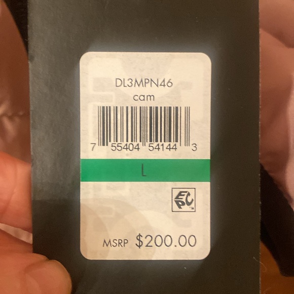 DKNY WOMEN’S BIB FRONT LIGHT WEIGHT PUFFER COAT NWT - Picture 13 of 16